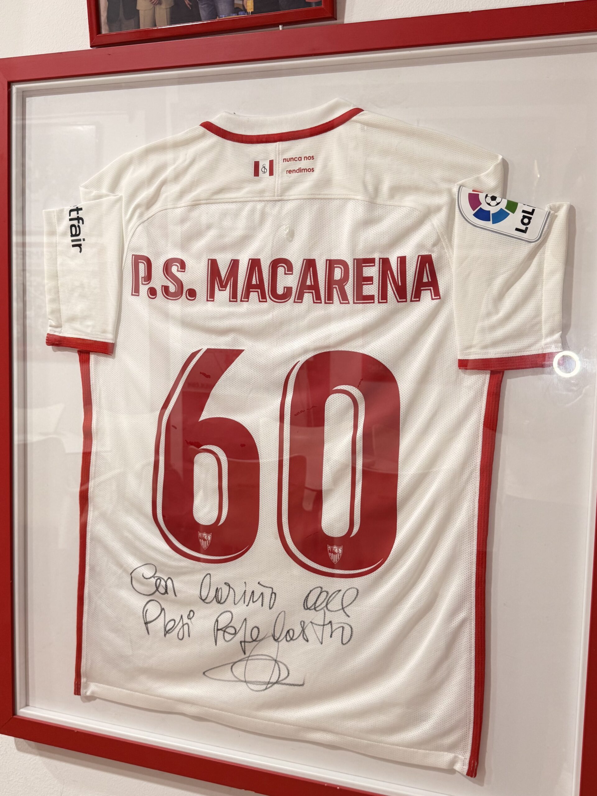Camiseta P.S. Macarena firmada